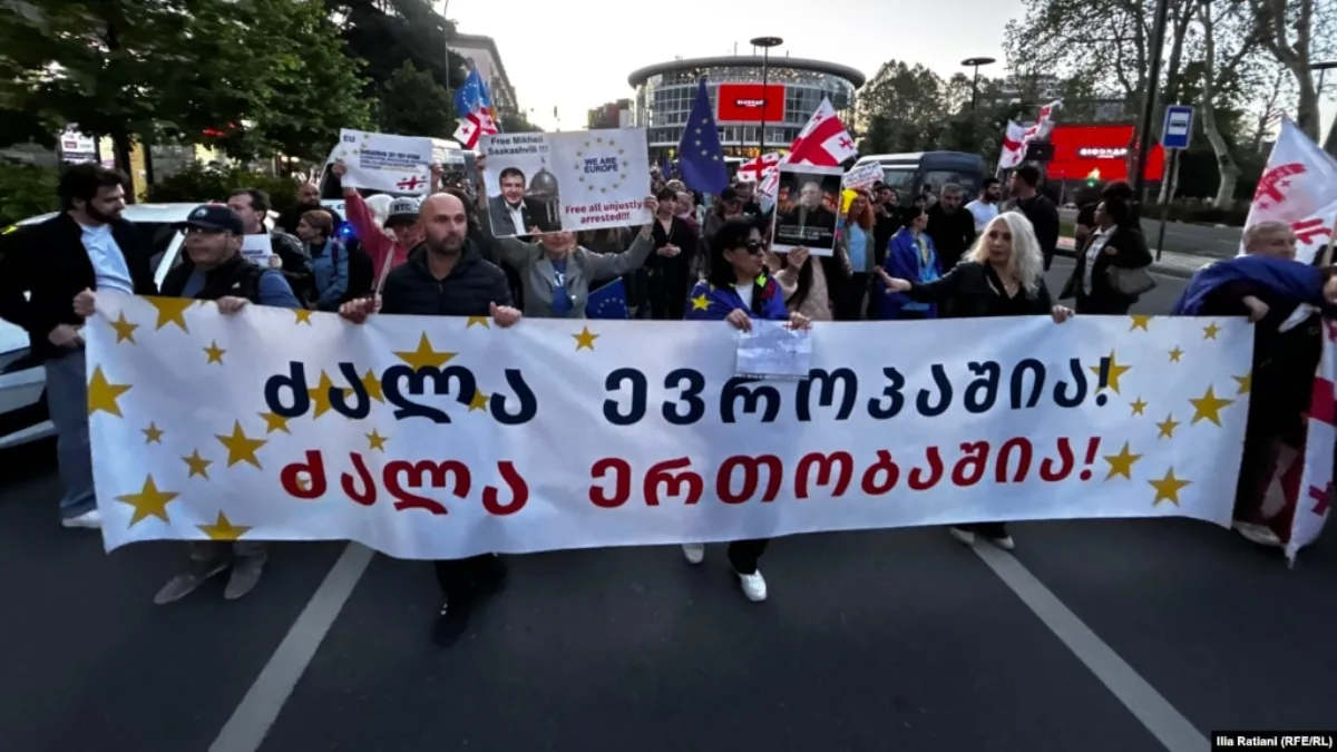 ”ძალა ერთობაშია — ძალა ევროპაშია”: თბილისში შაბათის მარში კვლავ გაიმართა
