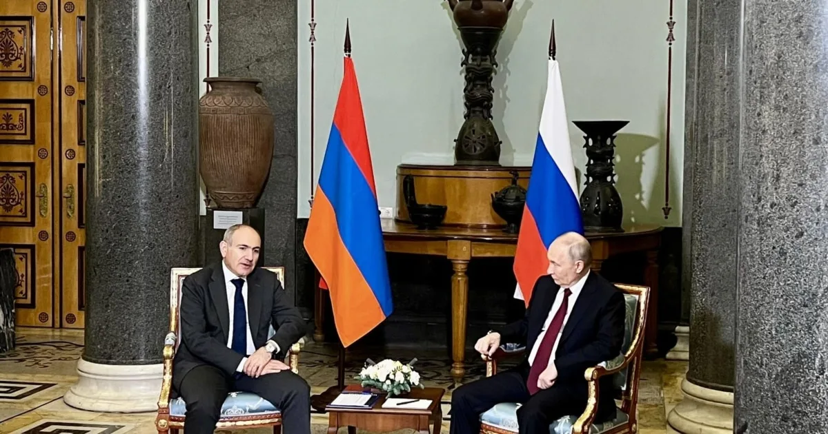 კრემლი სომხეთს ელოდება — მოსკოვი ზელენსკის სამშვიდობო პლატფორმიდან ერევნის ჩამოშორებას ცდილობს