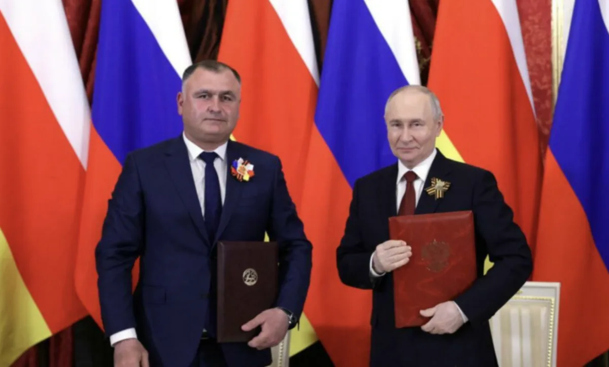 პუტინმა და გაგლოევმა სამოკავშირეო ხელშეკრულება გააფორმეს