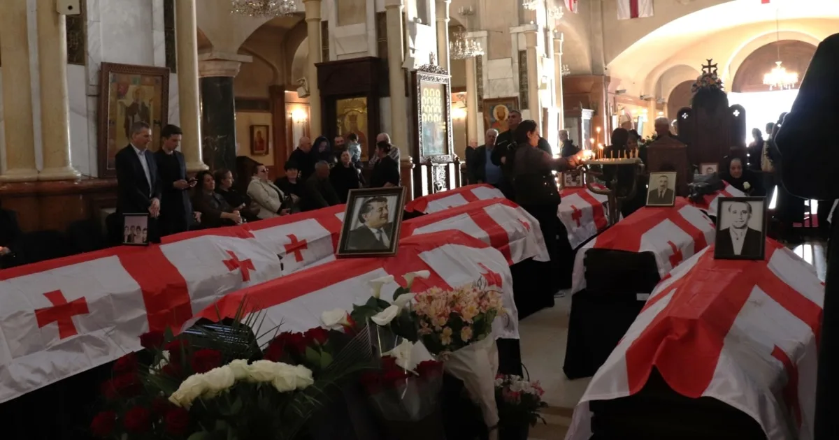 „ძვლები იყო დარჩენილი და სათვალე” — აფხაზეთიდან 11 ცხედარი გადმოასვენეს
