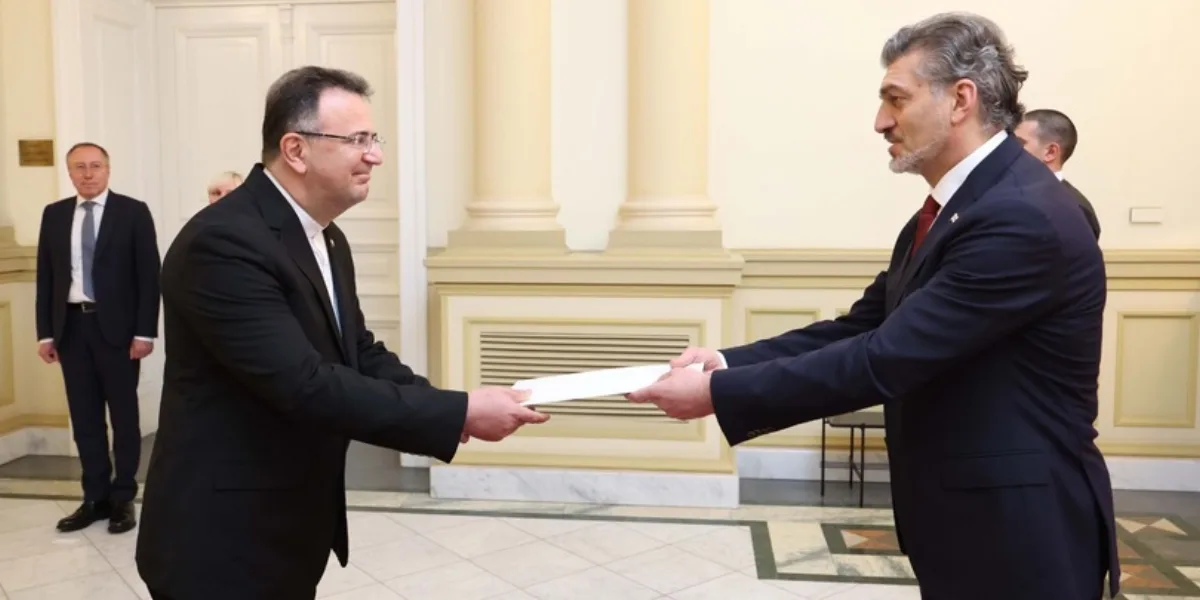 მიხეილ ყაველაშვილს 8 ქვეყნის ელჩებმა რწმუნებათა სიგელები გადასცეს