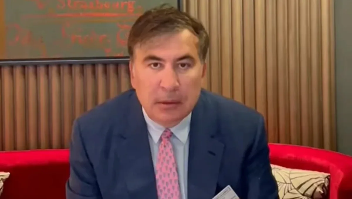 სააკაშვილი: 26 მაისი ეროვნული დროშის გარშემო გაერთიანებისა და მდგრადი საპროტესტო ფრონტის დღე უნდა გახდეს