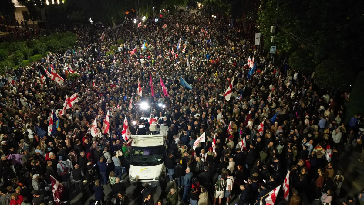 დამოუკიდებლობის დღეს ათასობით ადამიანი ოპოზიციის ალიანსის მარშში მიიღო მონაწილეობა