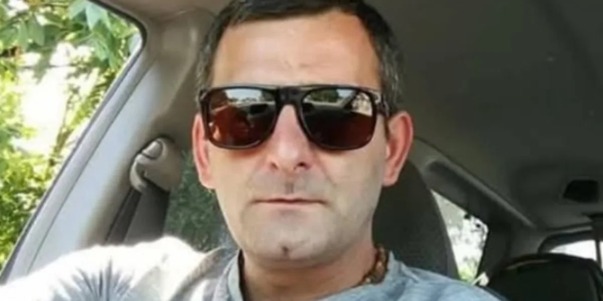 ბათუმში, სილამაზის სალონის წინ, 45 წლის კაცი გამოუვლენელმა პირმა მოკლა