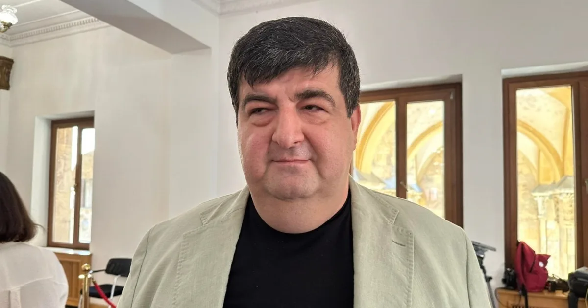 ოცნების დეპუტატ ვასილ ჩიგოგიძის დეკლარაციაში 300 000 დოლარი „ქეშადაა” — 10-ზე მეტი ბინა, ფასიანი ქაღალდები