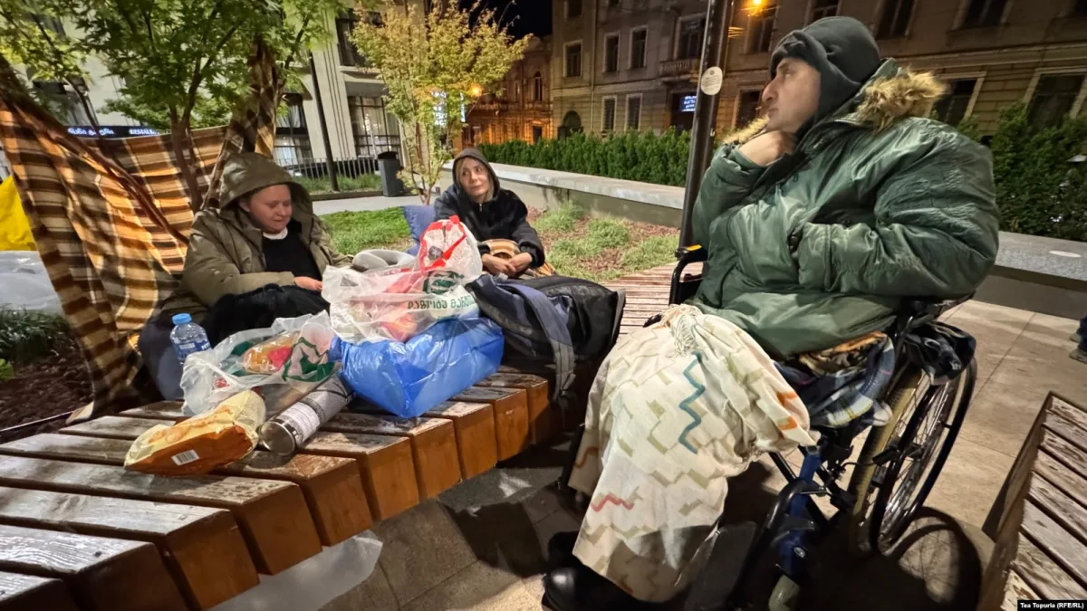 ერთი ღამე კანცელარიის წინ — დიუშენის სინდრომის მქონე ბავშვების მშობლებთან ერთად