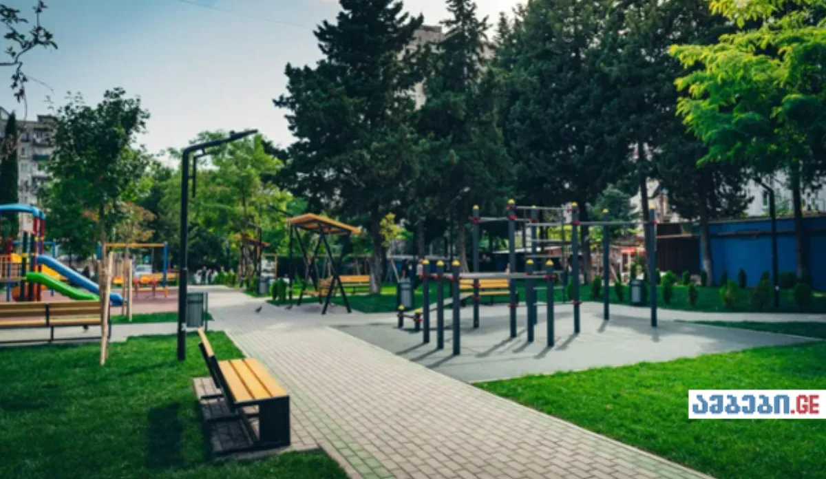 ლოტკინის დასახლებაში არსებულ სკვერში ბავშვი დაშავდა - რას აცხადებენ ნაძალადევის რაიონის გამგეობაში?