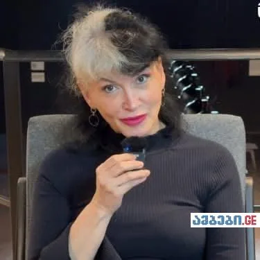 დაუსვი შეკითხვა მსახიობ მანანა კოზაკოვას
