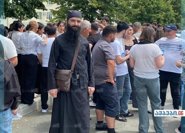 რას ამბობს გამოცდიდან გამოსული მონაზონი ლეონიდე? - ფოტო თელავის საგამოცდო ცენტრიდან