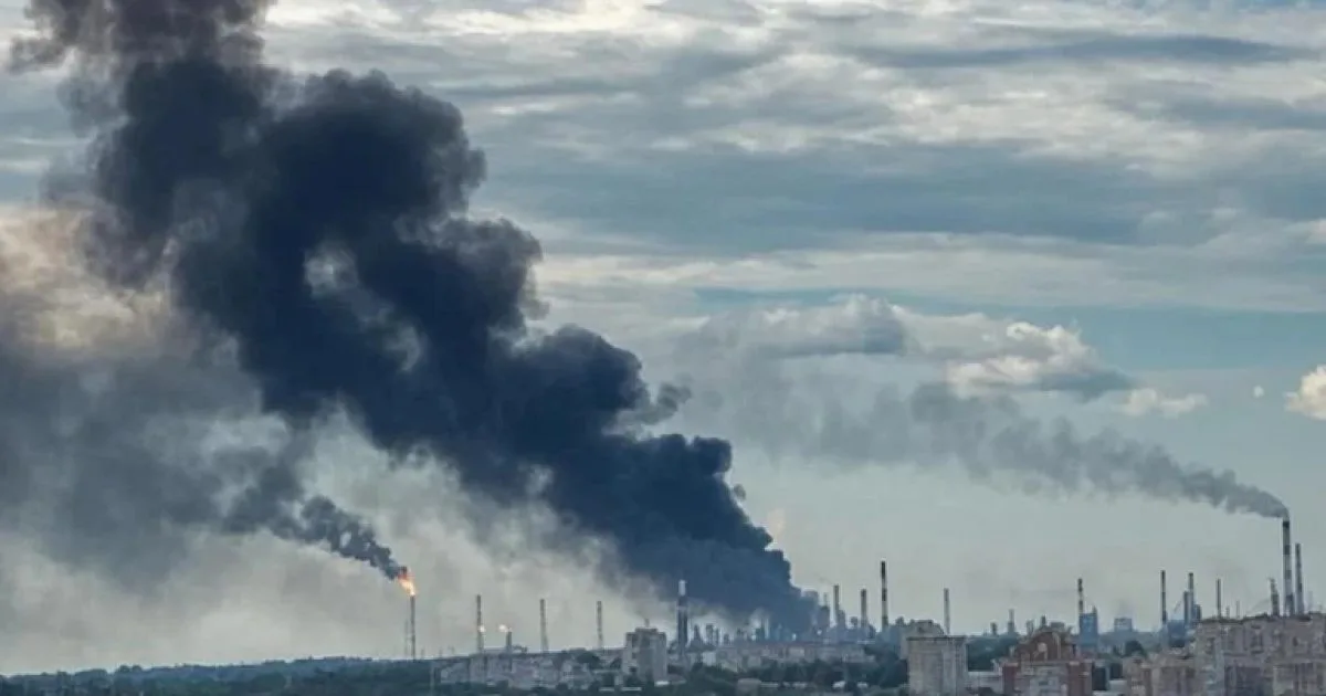 Reuters: რუსეთის უდიდესმა ნავთოგადამამუშავებელმა ქარხანამ მუშაობა, კიევის იერიშის გამო, შეწყვიტა