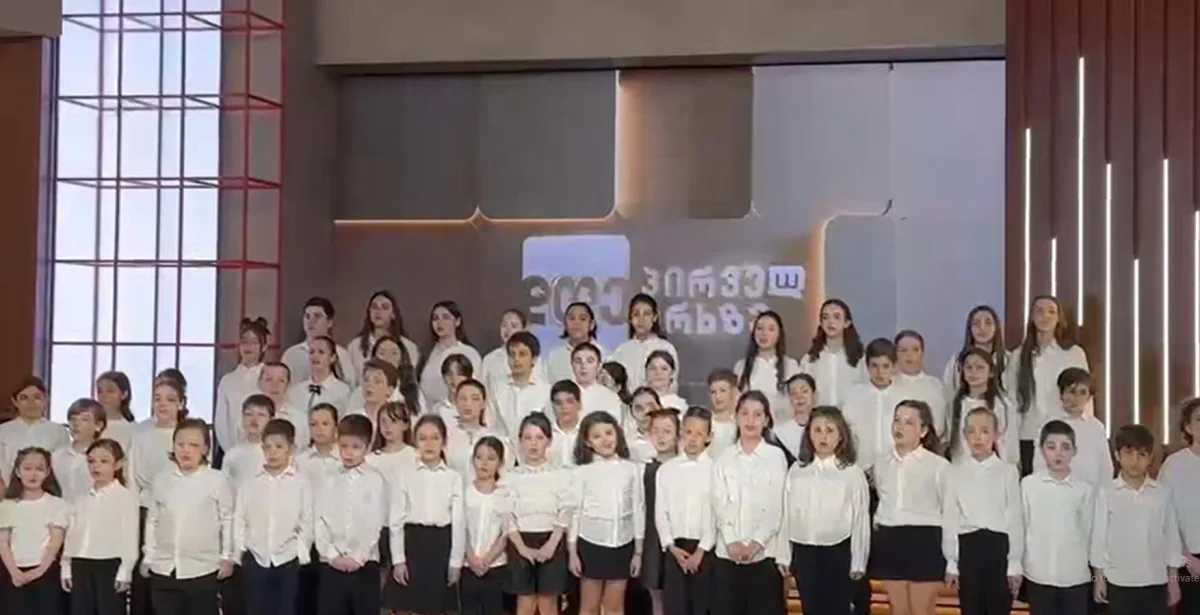 საზმაუს პირდაპირ ეთერში გოგონას შეუძლოდ გახდომას გულგრილობის შესახებ ბრალდებები და კრიტიკა მოყვა